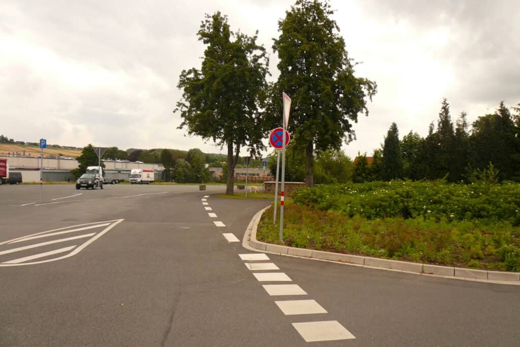 Möbelfabrik Wiemann und LKW-Parkplatz im Znetrum von GMHütte (2011)