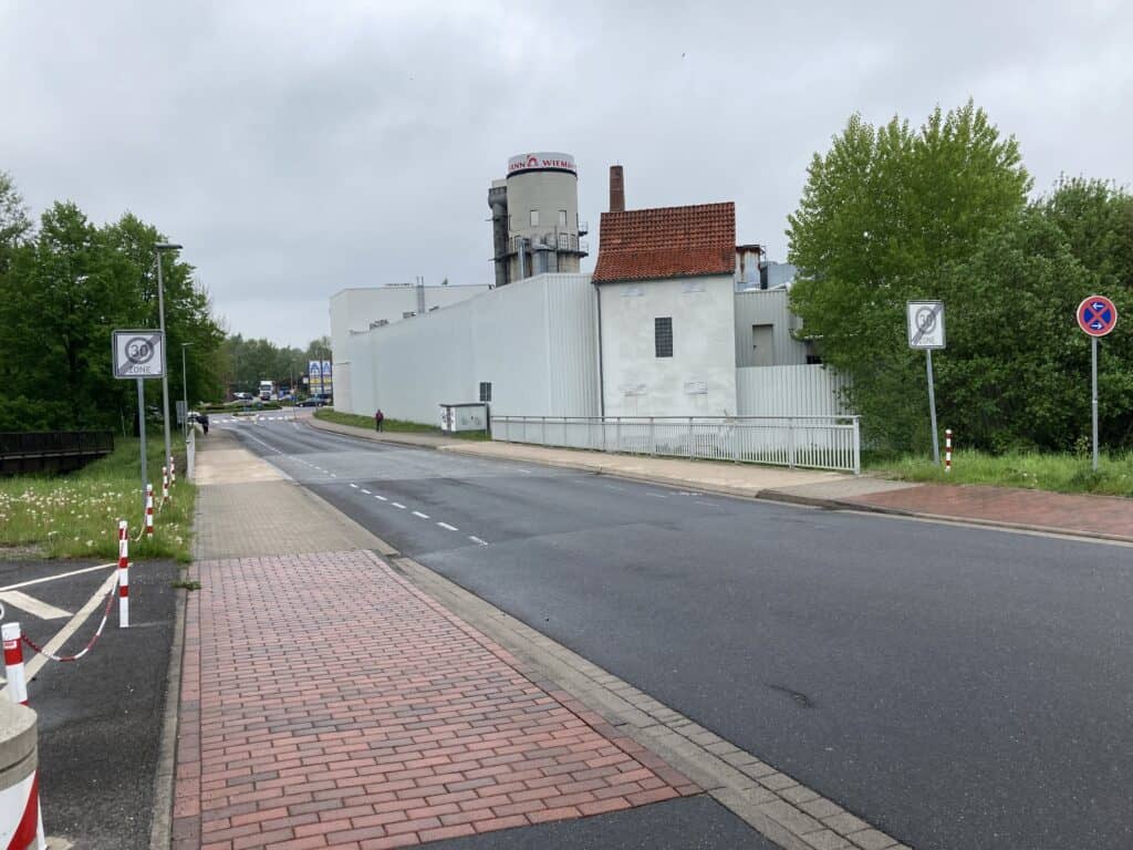 Blick auf die Möbelfabrik Wiemann im Zentrum von GMHütte 2021